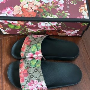 gucci slides (runs small fits more like a 7-7.5)